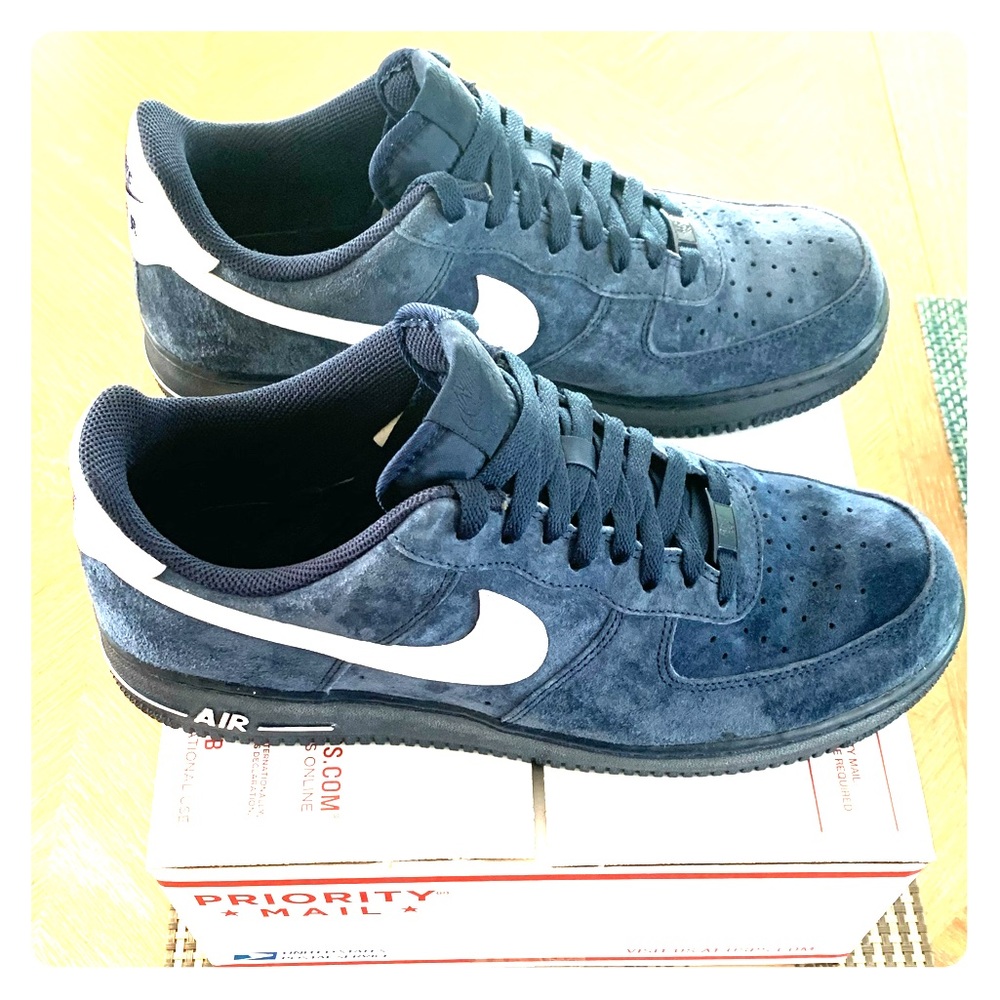 *SOLD* Nike Air Force 1 Low ‘07 Suede navy blue